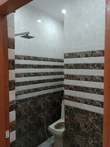 Attached Bathroom in 2 BHK Builder Floor at Dwarka Mor – for Rent