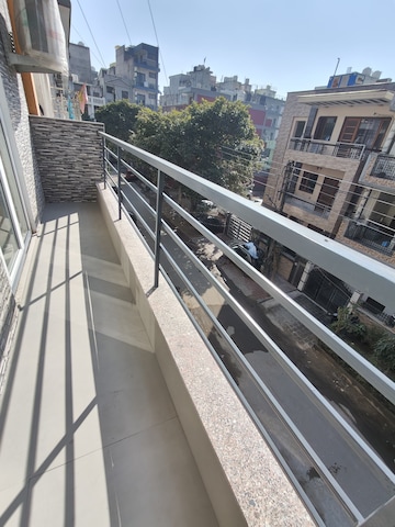 Balcony in 1 RK Builder Floor at Ansal Sushant Lok I, Sector 43 – for Rent
