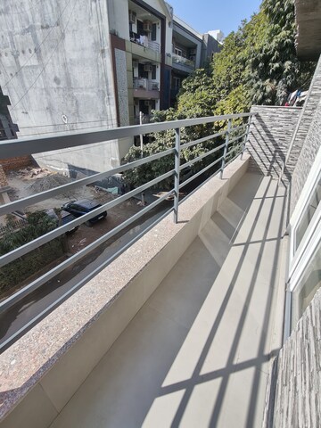 Balcony in 1 RK Builder Floor at Ansal Sushant Lok I, Sector 43 – for Rent
