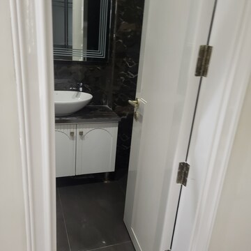 Furnished Amenities in 4 BHK Builder Floor at Vivek Vihar – for Sale