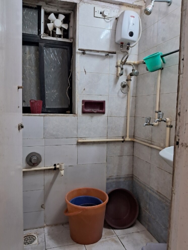 Bathroom, datta-krupa-chs-dadar-east 1 Bedroom 350 Sq.Ft. Apartment In Dadar East Mumbai 8063232