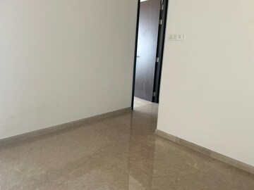 Room in 2 BHK Apartment at Kalpataru Radiance, Goregaon West – for Rent