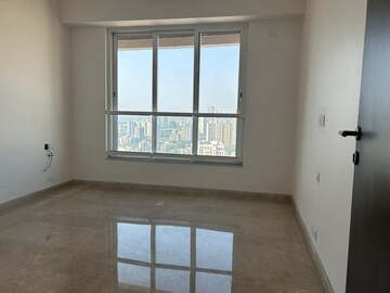 Room in 2 BHK Apartment at Kalpataru Radiance, Goregaon West – for Rent