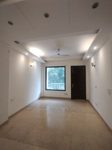 Building Lobby in 3 BHK Builder Floor at Ansal Sushant Lok I, Sector 43 – for Rent