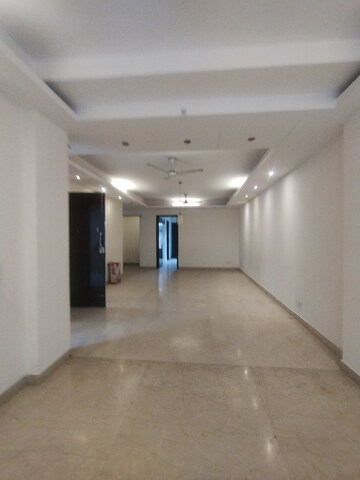Building Lobby in 3 BHK Builder Floor at Ansal Sushant Lok I, Sector 43 – for Rent