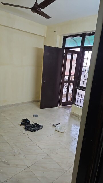 Room in 3 BHK Apartment at Mahindra Luminare, Sector 59 – for Sale