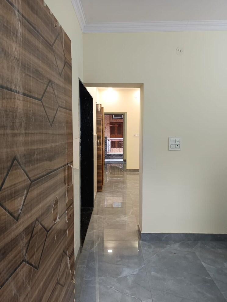 Room, paschim vihar 2 Bedroom 50 Sq.Yd. Apartment In Paschim Vihar Delhi 8063296