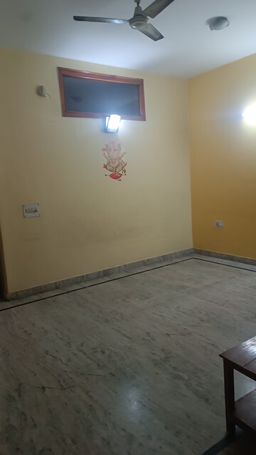 Room in 3 BHK Independent House at RWA Apartments Sector 50, Sector 50 – for Rent