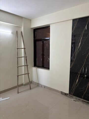 2 BHK Apartment For Rent in OP Floridaa, Sector 82