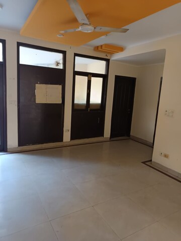 Room in 4 BHK Villa at Sushant Lok 3, Sector 57 – for Rent