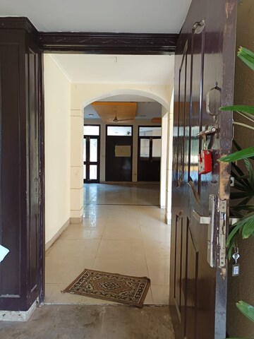 Building Lobby in 4 BHK Villa at Sushant Lok 3, Sector 57 – for Rent
