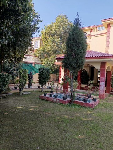 4 BHK Villa – Garden View at Sushant Lok 3, Sector 57 - for Rent
