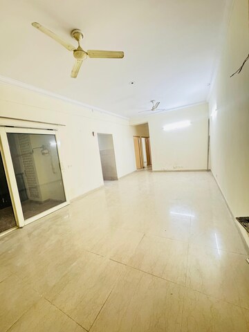 Room in 3 BHK Apartment at Antriksh Golf View, Sector 78 – for Rent