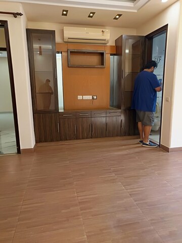 Room in 3 BHK Builder Floor at Saket – for Rent