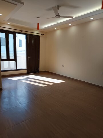 Room in 3 BHK Builder Floor at Saket – for Rent
