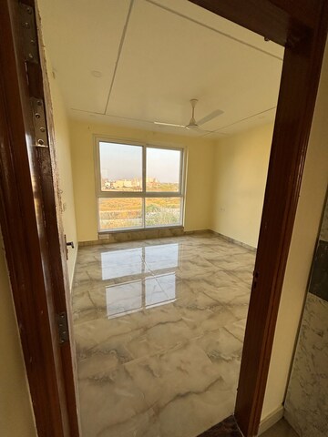 Room in 5 BHK Villa at Ansal Palm Spring Villas, Sushant Golf City – for Sale