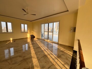 Room in 5 BHK Villa at Ansal Palm Spring Villas, Sushant Golf City – for Sale