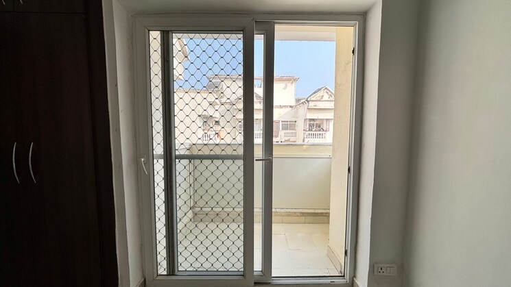 Room, griha-pravesh 3 Bedroom 1971 Sq.Ft. Apartment In Sector 77 Noida 8063499