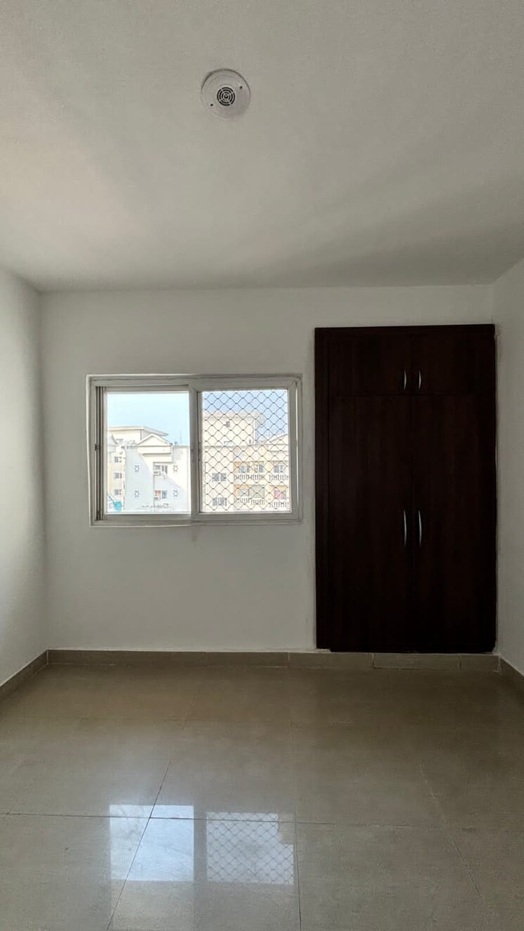 Room, griha-pravesh 3 Bedroom 1971 Sq.Ft. Apartment In Sector 77 Noida 8063499