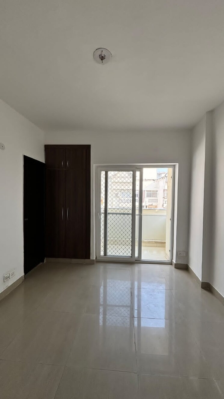 Room, griha-pravesh 3 Bedroom 1971 Sq.Ft. Apartment In Sector 77 Noida 8063499