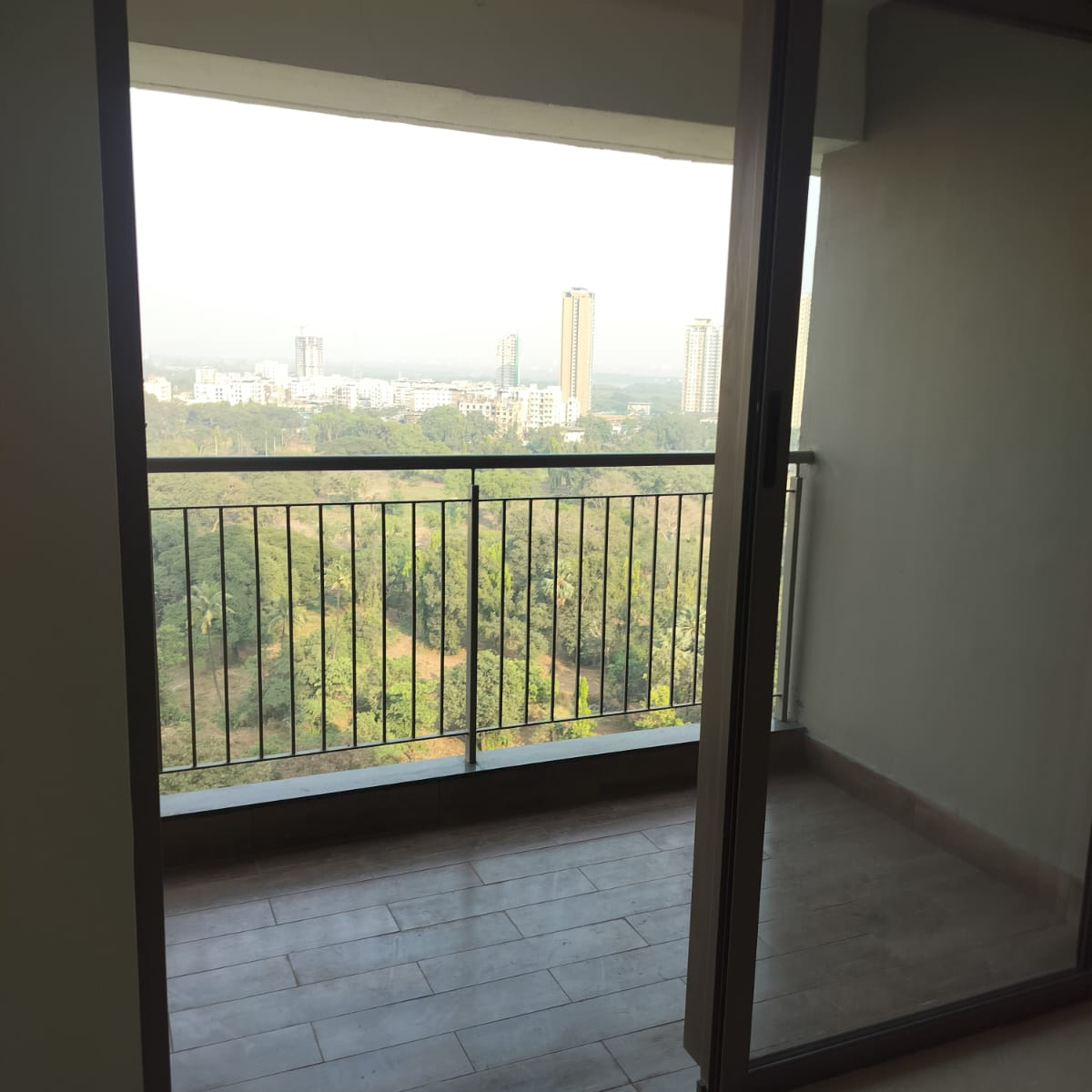 2 BHK Apartment For Sale in Kalpataru Paramount