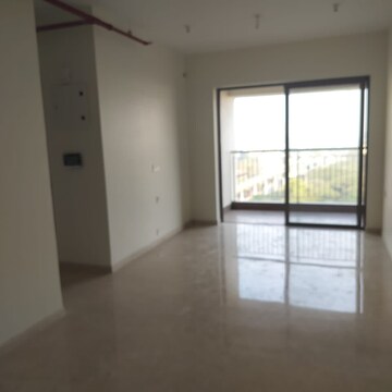 Room in 2 BHK Apartment at Kalpataru Paramount, Majiwada – for Sale