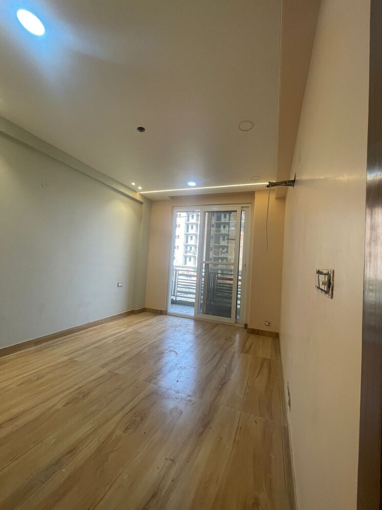 Room, sector 107 3.5 Bedroom 1680 Sq.Ft. Builder Floor In Sector 107 Noida 8063641