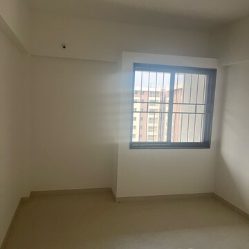Room in 2.5 BHK Apartment at Kohinoor Viva City, Madhav Nagar – for Sale