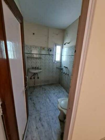 2 BHK Apartment For Rent in Aliganj