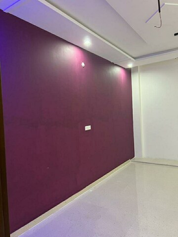 Room in 2 BHK Apartment at Aliganj – for Rent