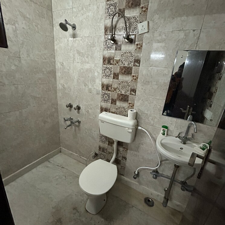 Bathroom, kotla mubarakpur 2 Bedroom 800 Sq.Ft. Builder Floor In Kotla Mubarakpur Delhi 8063725