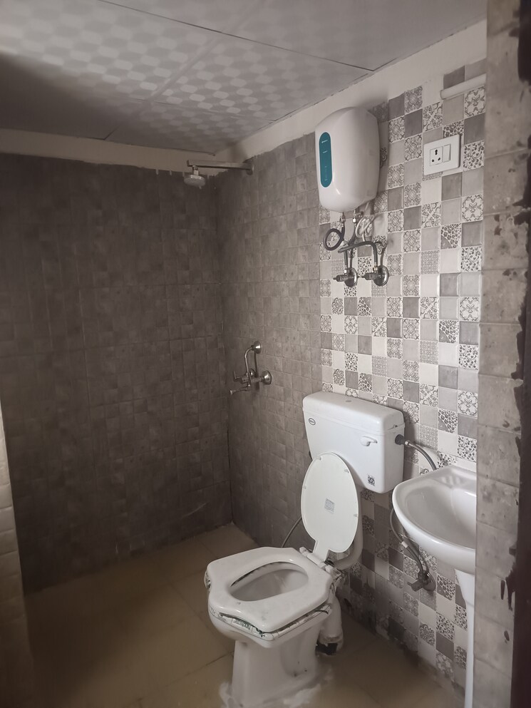 Bathroom, futec-gateway 3 Bedroom 1435 Sq.Ft. Apartment In Sector 75 Noida 8063724