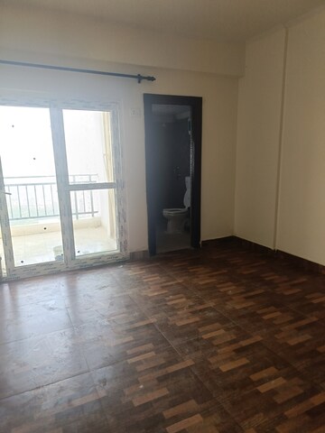 Room in 3 BHK Apartment at Futec Gateway, Sector 75 – for Sale