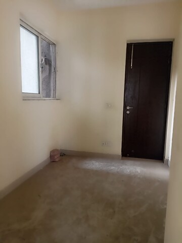 Room in 3 BHK Apartment at Futec Gateway, Sector 75 – for Sale