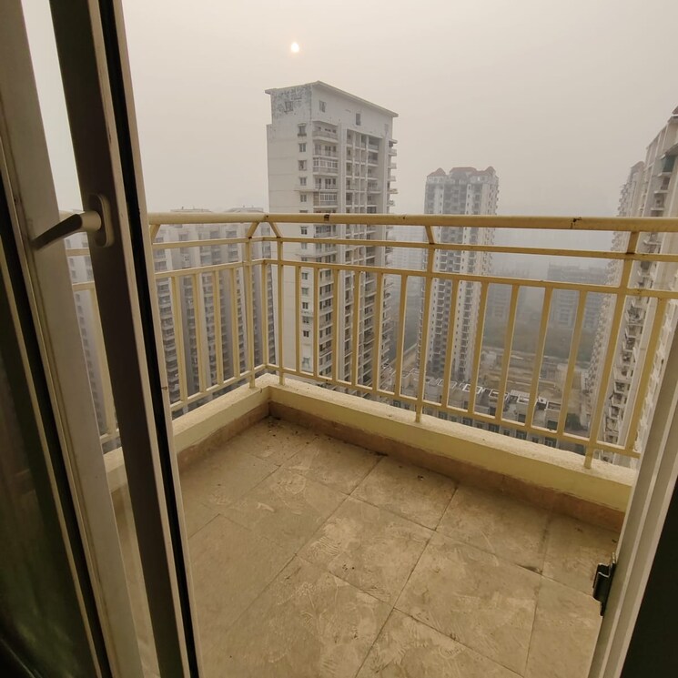Balcony, amrapali-silicon-city 3 Bedroom 1545 Sq.Ft. Apartment In Sector 76 Noida 8063743