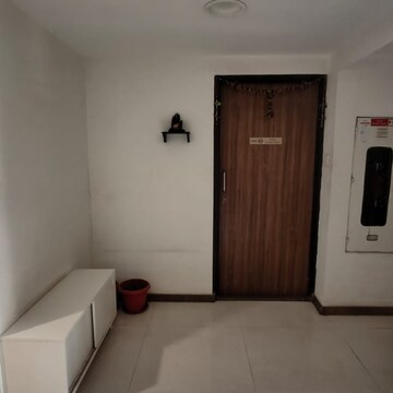 Room in 3 BHK Apartment at Lodha Amara, Sandoz Baug – for Sale