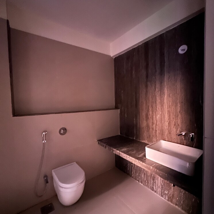 Bathroom, raj-tattva 4 Bedroom 2000 Sq.Ft. Apartment In Kapur Bawdi Thane 8063835