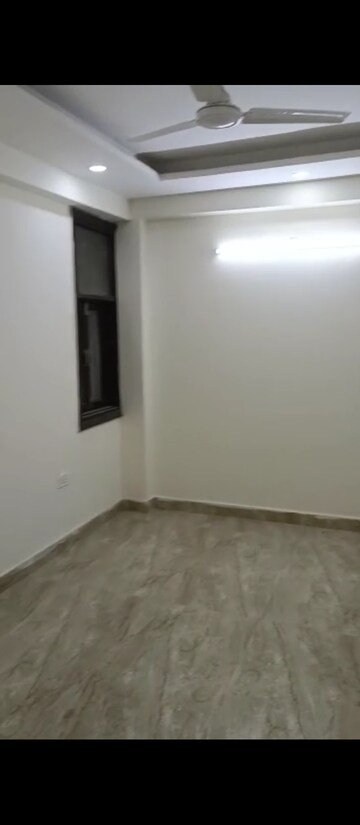 Room in 3 BHK Builder Floor at Mehrauli – for Rent
