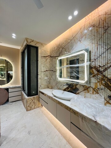 Bathroom in 5 BHK Builder Floor at M3M Paragon 57, Sector 57 – for Sale