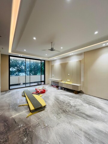 Room in 5 BHK Builder Floor at M3M Paragon 57, Sector 57 – for Sale