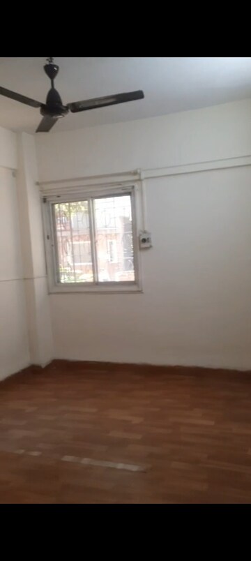 Room in 2 BHK Apartment at Paradise Paramount Apartment, Andheri West – for Rent