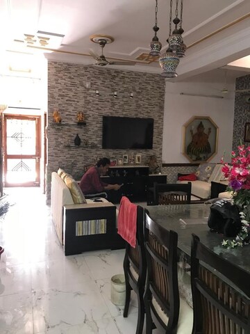 Living Room in 6 BHK Independent House at Aliganj – for Sale