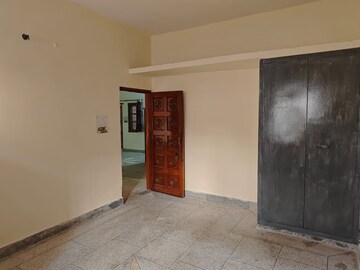Room in 4 BHK Apartment at Puri Vip Floors, Sector 81 – for Rent