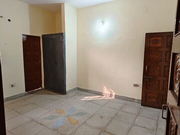 Room in 4 BHK Apartment at Puri Vip Floors, Sector 81 – for Rent