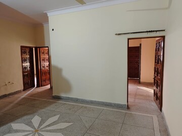 Room in 4 BHK Apartment at Puri Vip Floors, Sector 81 – for Rent