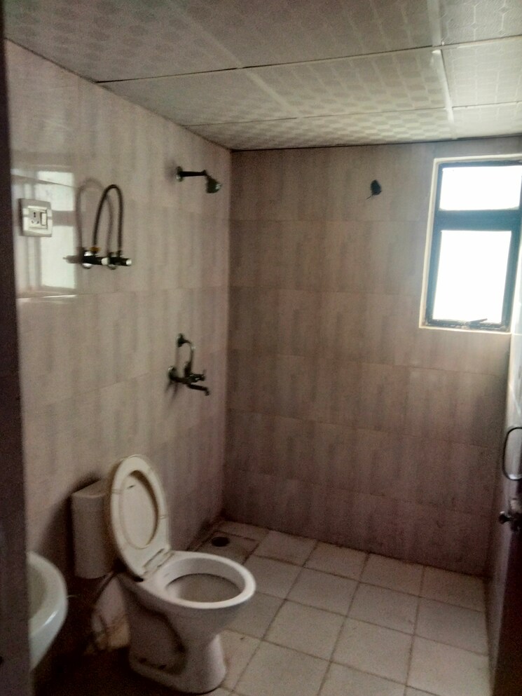 Bathroom, devika-skypers 3 Bedroom 1170 Sq.Ft. Apartment In Raj Nagar Extension Ghaziabad 8064007