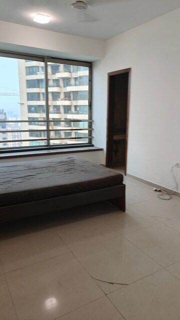 Room in 2.5 BHK Apartment at Oberoi Springs, Andheri West – for Sale