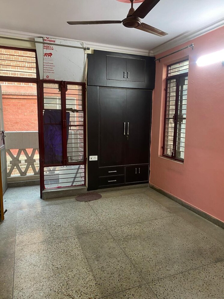 Room, raj nagar extension 5 Bedroom 65 Sq.Mt. Independent House In Raj Nagar Extension Ghaziabad 8064036