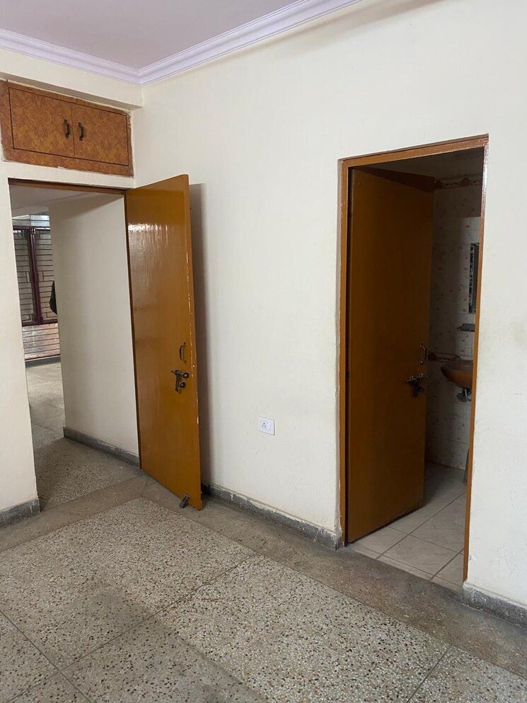 Room, raj nagar extension 5 Bedroom 65 Sq.Mt. Independent House In Raj Nagar Extension Ghaziabad 8064036