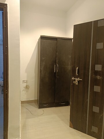 Furnished Amenities in 1 BHK Builder Floor at Ansal Sushant Lok I, Sector 43 – for Rent